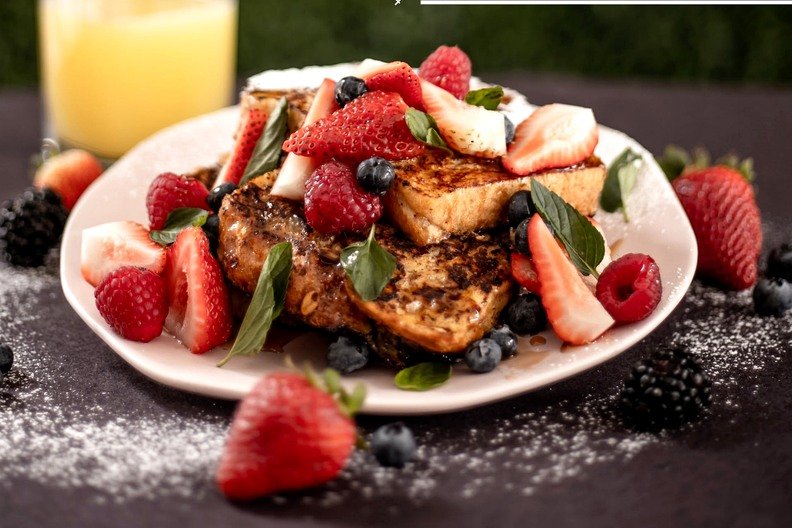 Pan francés con fruta
